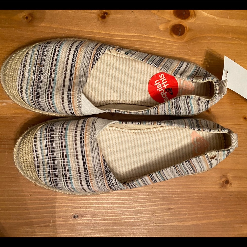 Women’s Roxy canvas shoes. New.